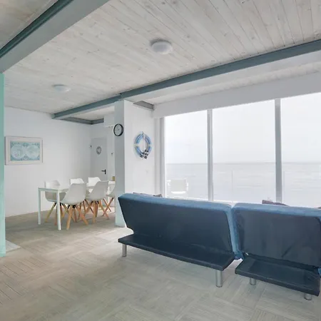 Vakantiehuis Albatros 3br House Seafront Terrace - Aircon & Bbq