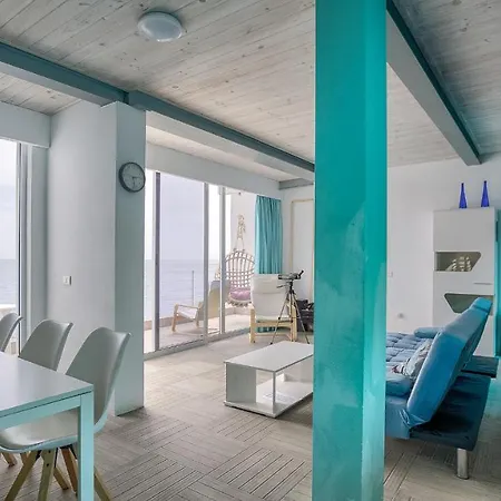Vakantiehuis Albatros 3br House Seafront Terrace - Aircon & Bbq *