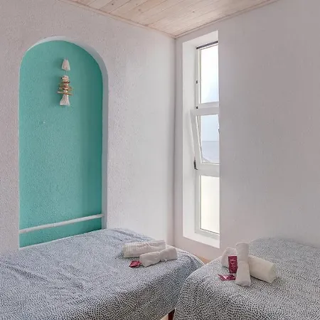 Albatros 3br House Seafront Terrace - Aircon & Bbq Vakantiehuis