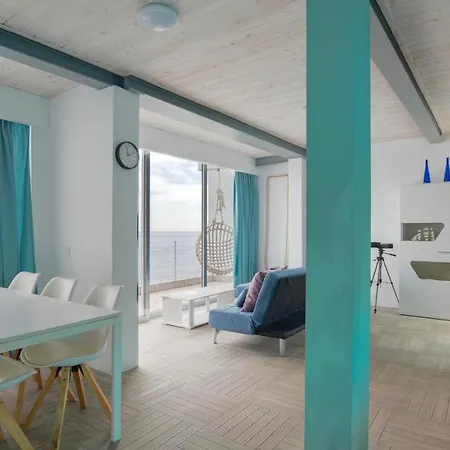 Albatros 3br House Seafront Terrace - Aircon & Bbq Vakantiehuis *