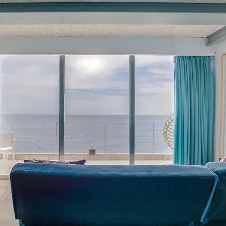 Albatros 3br House Seafront Terrace - Aircon & Bbq Vakantiehuis