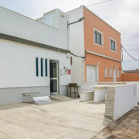 Albatros 3br House Seafront Terrace - Aircon & Bbq