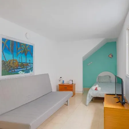 Albatros 3br House Seafront Terrace - Aircon & Bbq Vakantiehuis
