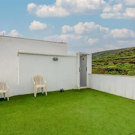 Vakantiehuis Albatros 3br House Seafront Terrace - Aircon & Bbq *
