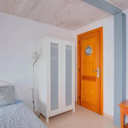 Albatros 3br House Seafront Terrace - Aircon & Bbq *